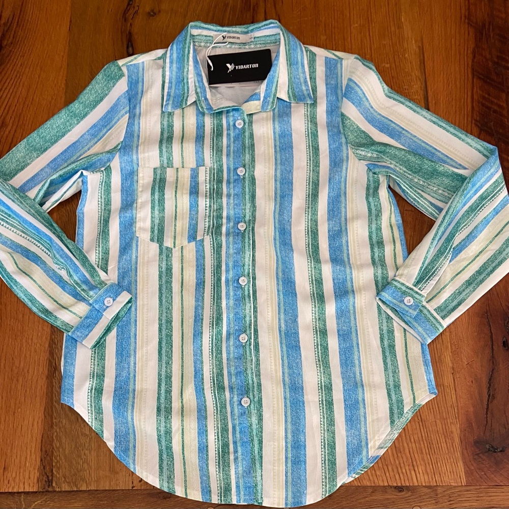 Yidarton NWT Button Front Top in Pretty Blue, White and Green Stripe, Size Small